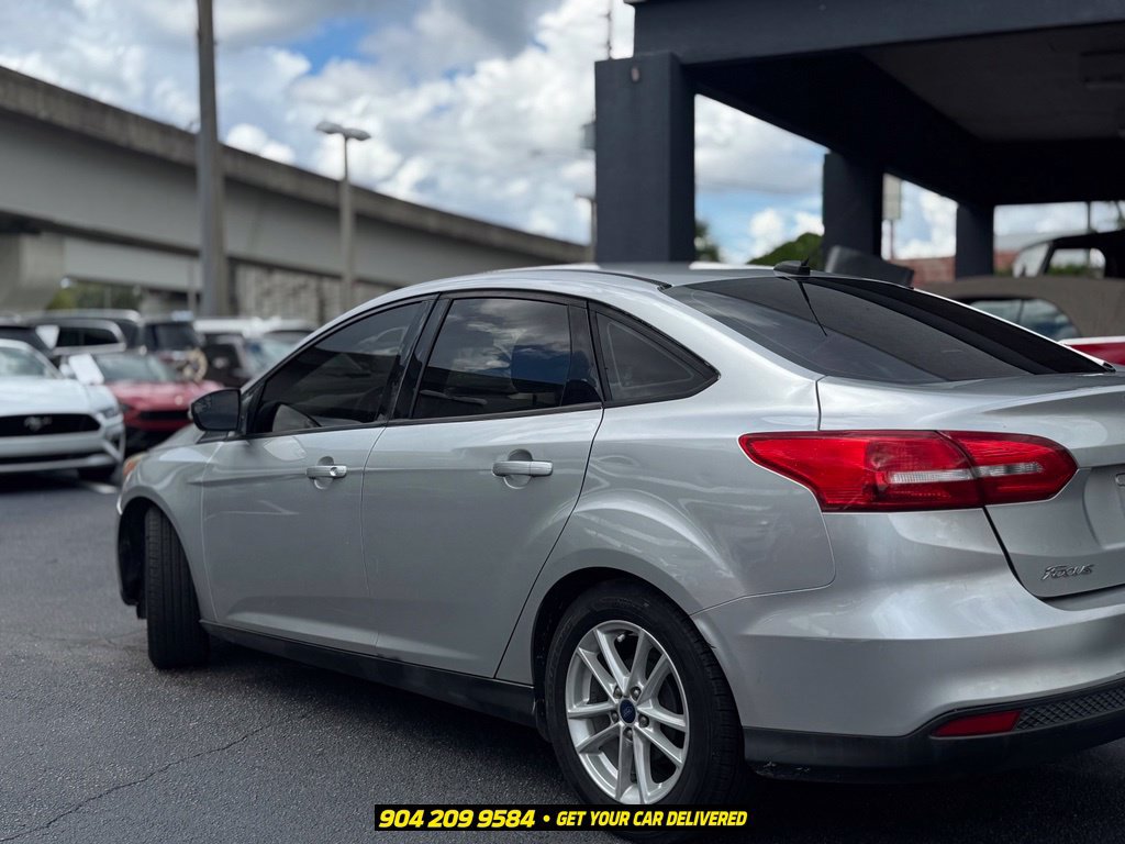 Used 2017 Ford Focus SE FWD image 3