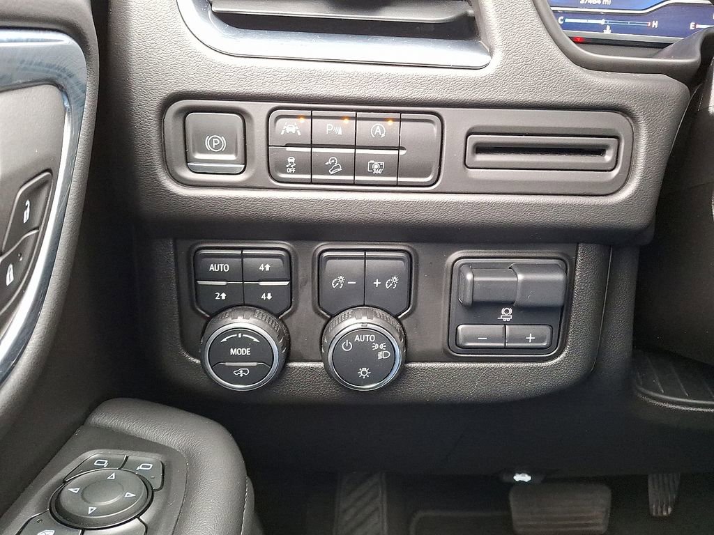 Used 2023 Chevrolet Tahoe Z71 w/ Z71 Off-Road Package image 28