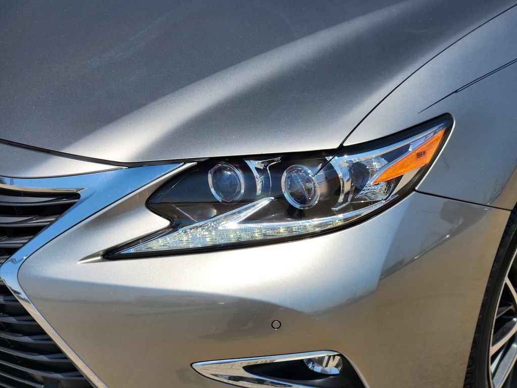 Used 2016 Lexus ES 350 w/ Luxury Package w/Wood Trim FWD image 9