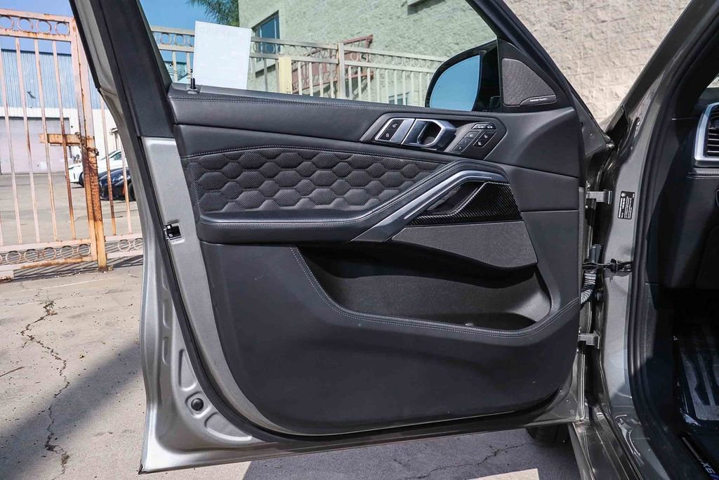 Used 2022 BMW X6 M AWD/4WD image 23