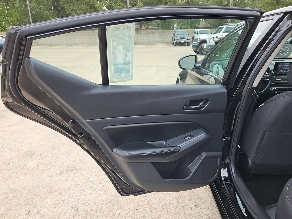 Used 2025 Nissan Altima 2.5 SV FWD image 27