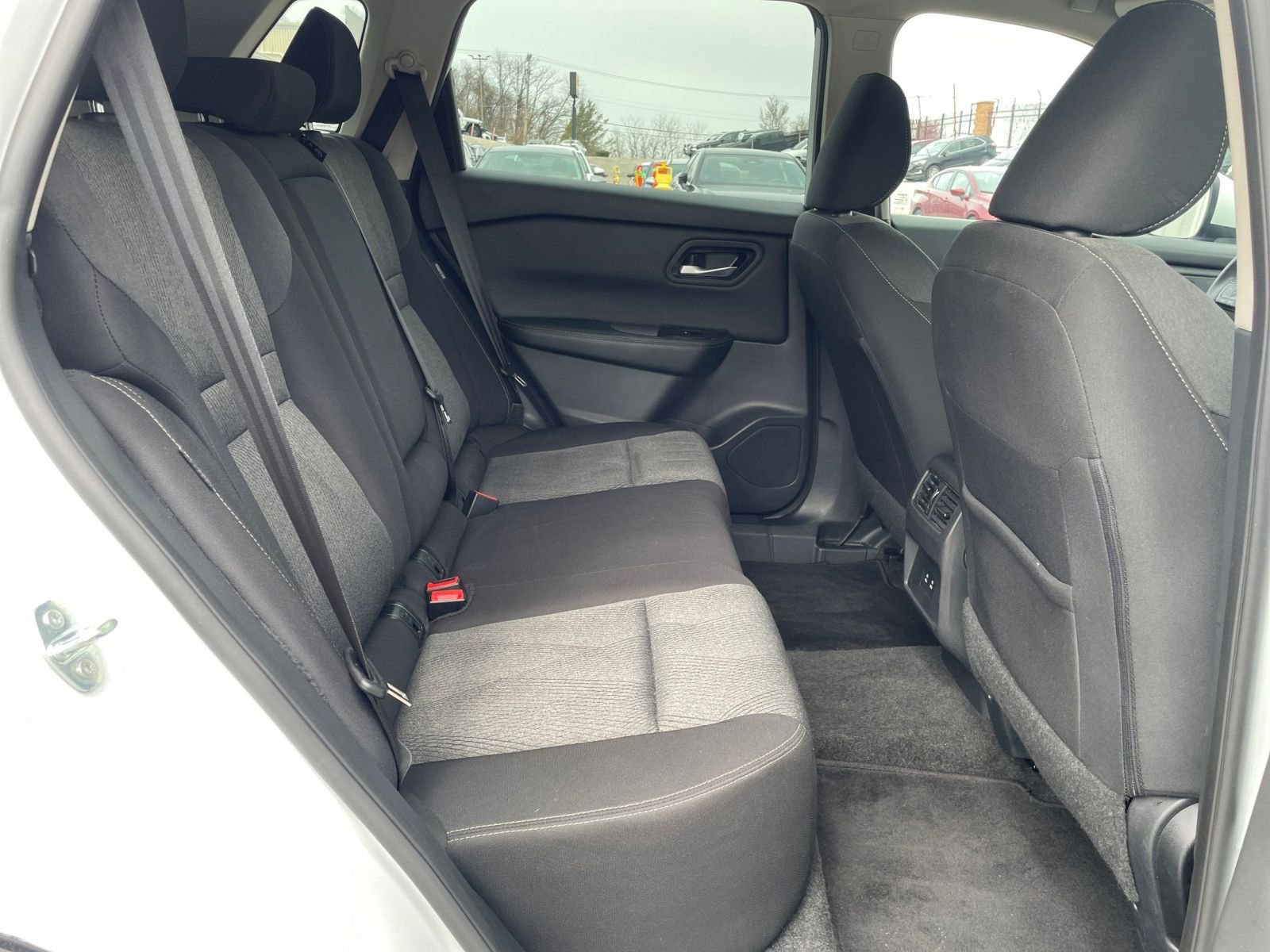 Used 2025 Nissan Rogue SV image 25