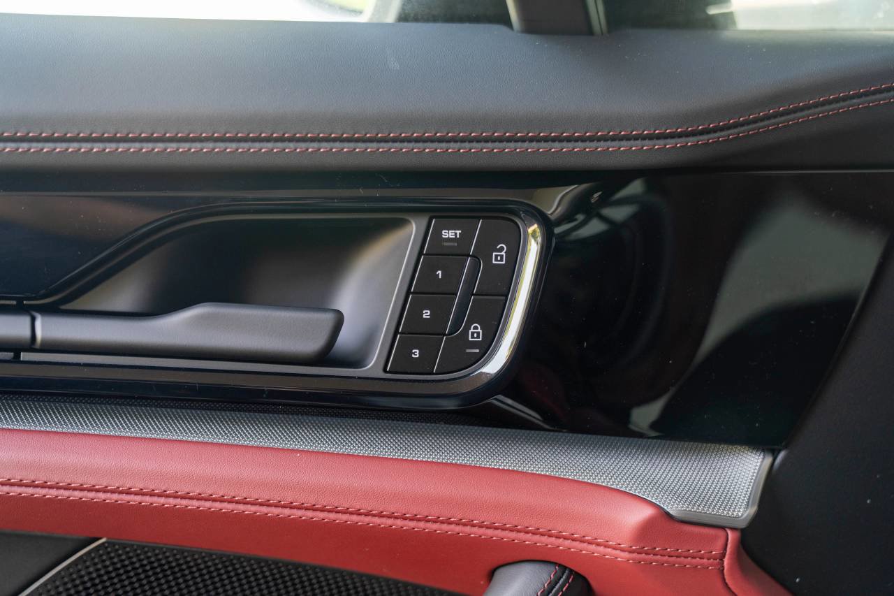 Certified 2025 Porsche Panamera 4 AWD/4WD image 24