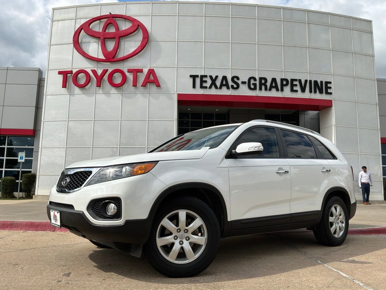 Used 2013 Kia Sorento LX w/ Convenience Pkg FWD image 2