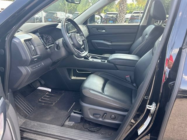 Used 2024 Nissan Pathfinder SL AWD/4WD image 24