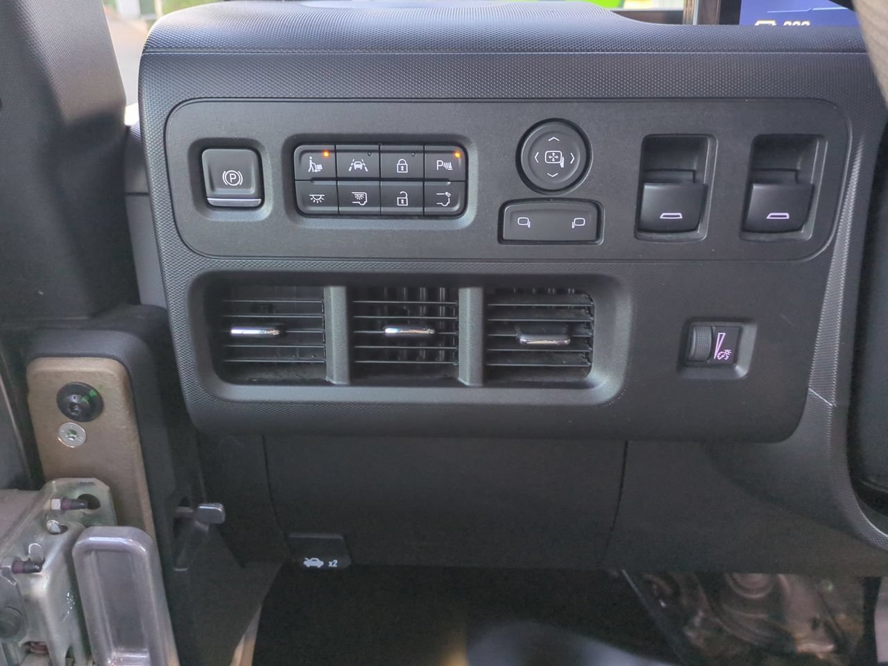 Used 2024 Chevrolet Brightdrop 600 w/ Battery Pack, Max Range AWD/4WD image 18