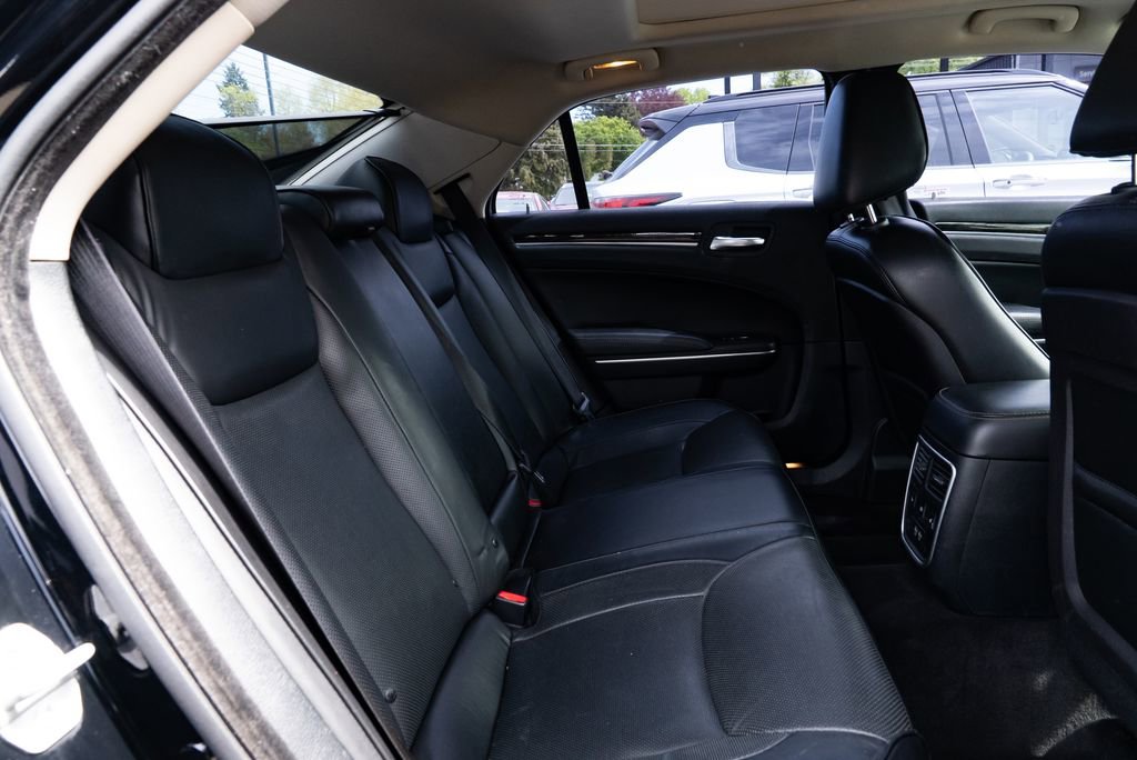 Used 2016 Chrysler 300 C RWD image 21