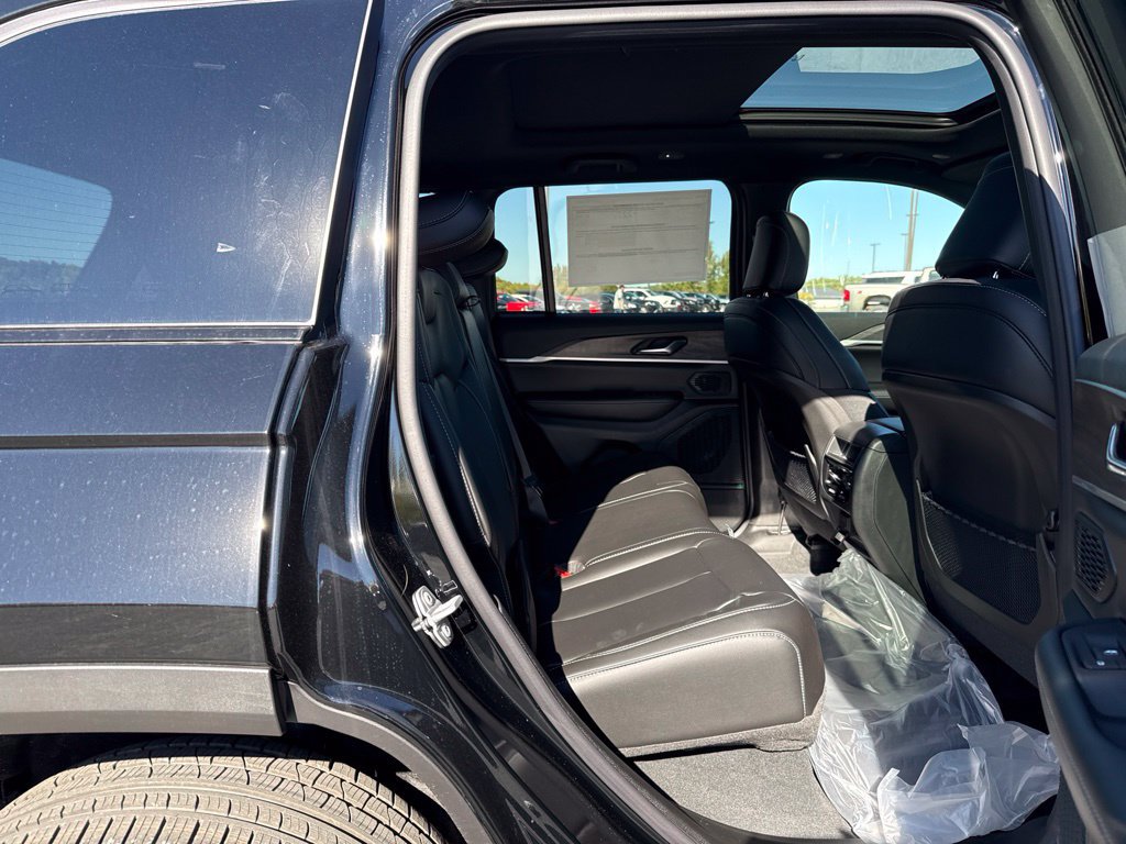 New 2027 Jeep Grand Cherokee Limited AWD/4WD image 14