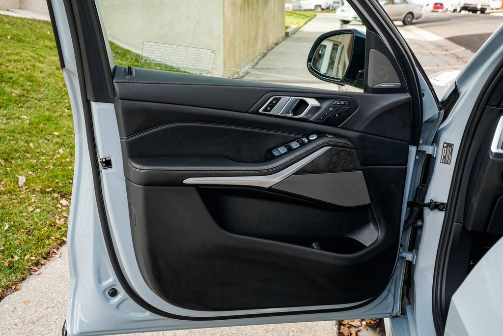 Used 2023 BMW X7 xDrive40i w/ M Sport Package image 9
