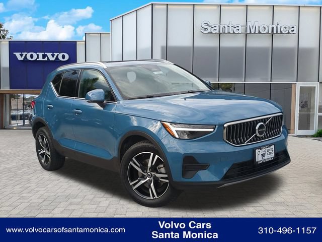 Used 2024 Volvo XC40 B5 Core AWD/4WD image 1
