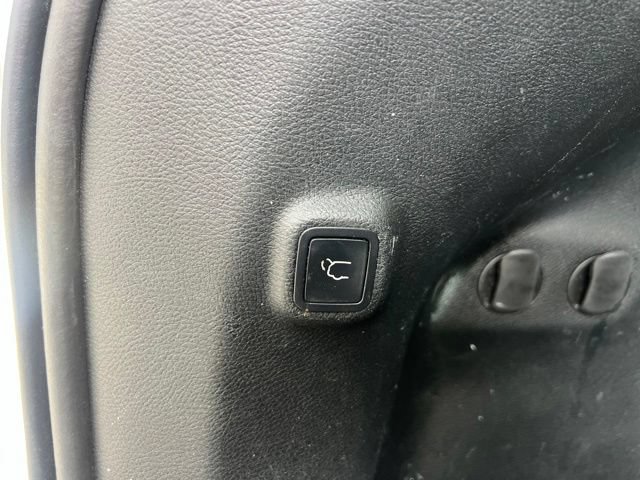 Used 2019 Jeep Cherokee Limited AWD/4WD image 15