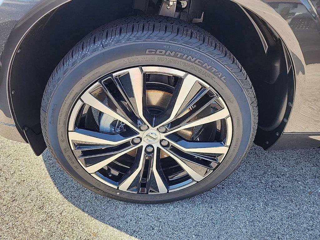 Used 2025 Volvo XC60 B5 Plus w/ Protection Package Premier image 4