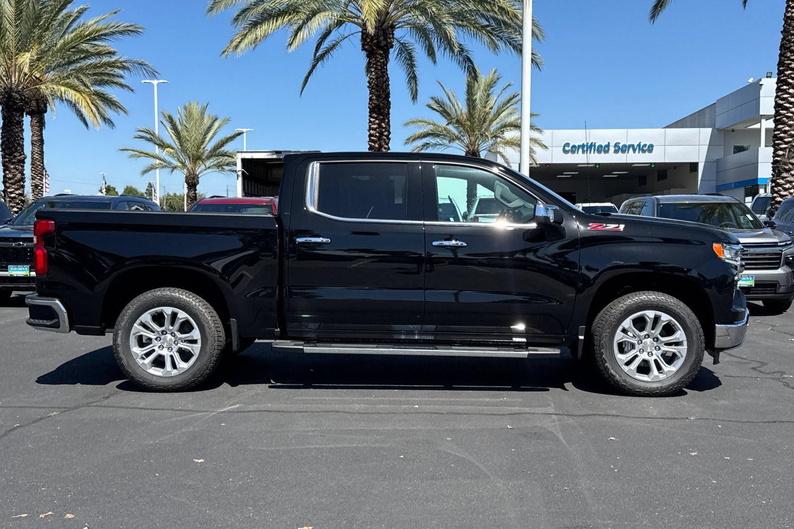 New 2026 Chevrolet Silverado 1500 LTZ w/ LTZ Premium Package AWD/4WD image 2