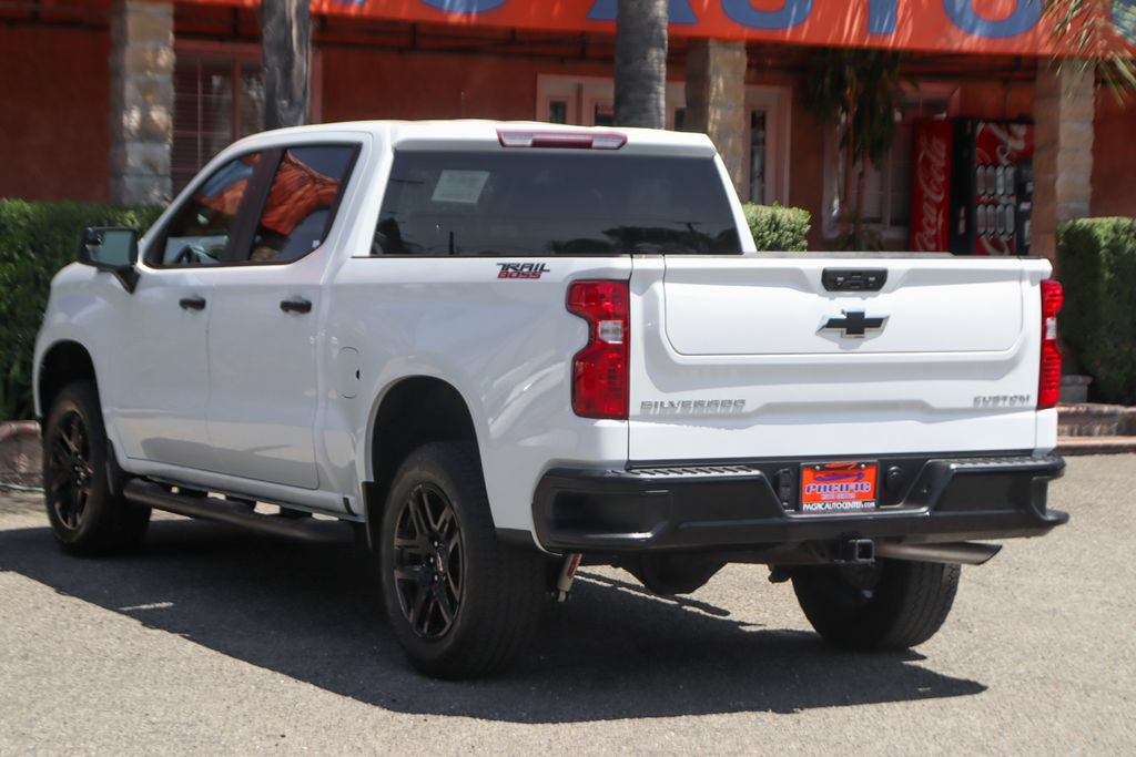Used 2024 Chevrolet Silverado 1500 Custom Trail Boss w/ Turbomax Blackout Package AWD/4WD image 6