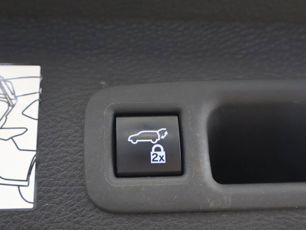 Used 2023 Toyota Sienna Platinum image 22