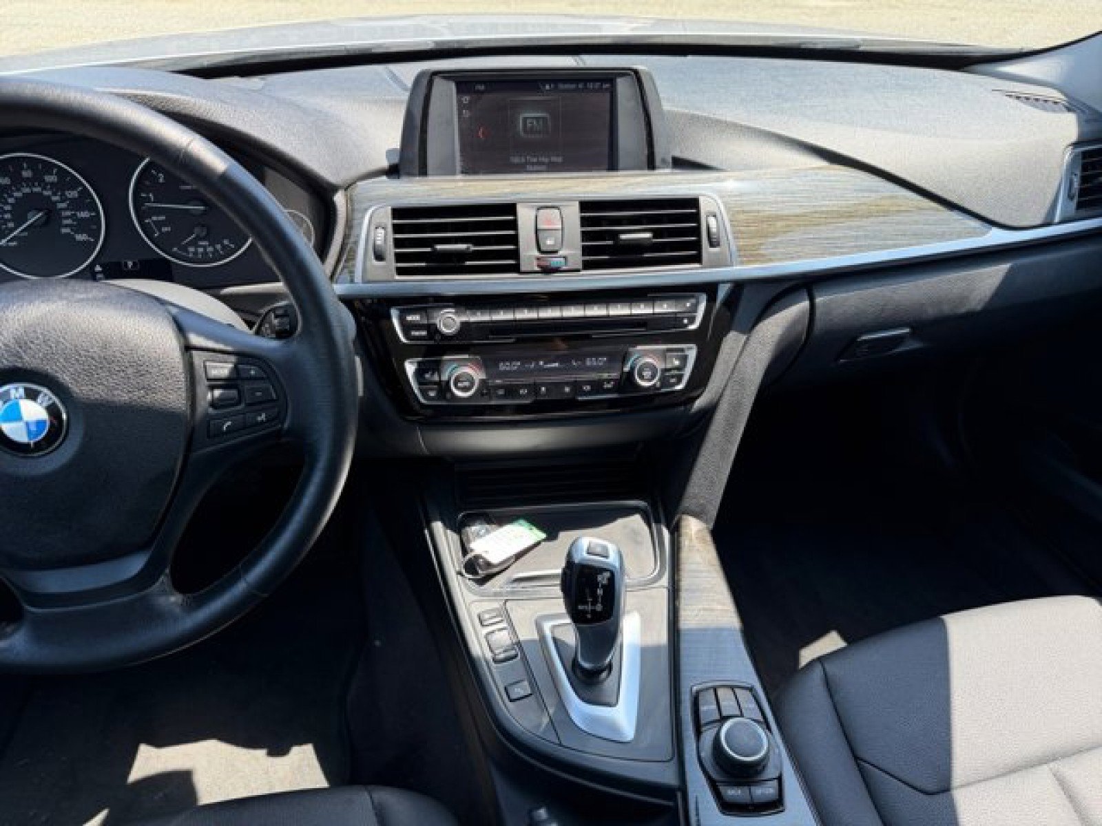Used 2018 BMW 320i xDrive Sedan AWD/4WD image 14