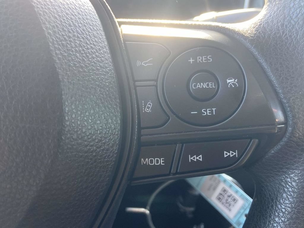 Used 2020 Toyota Corolla LE FWD image 24