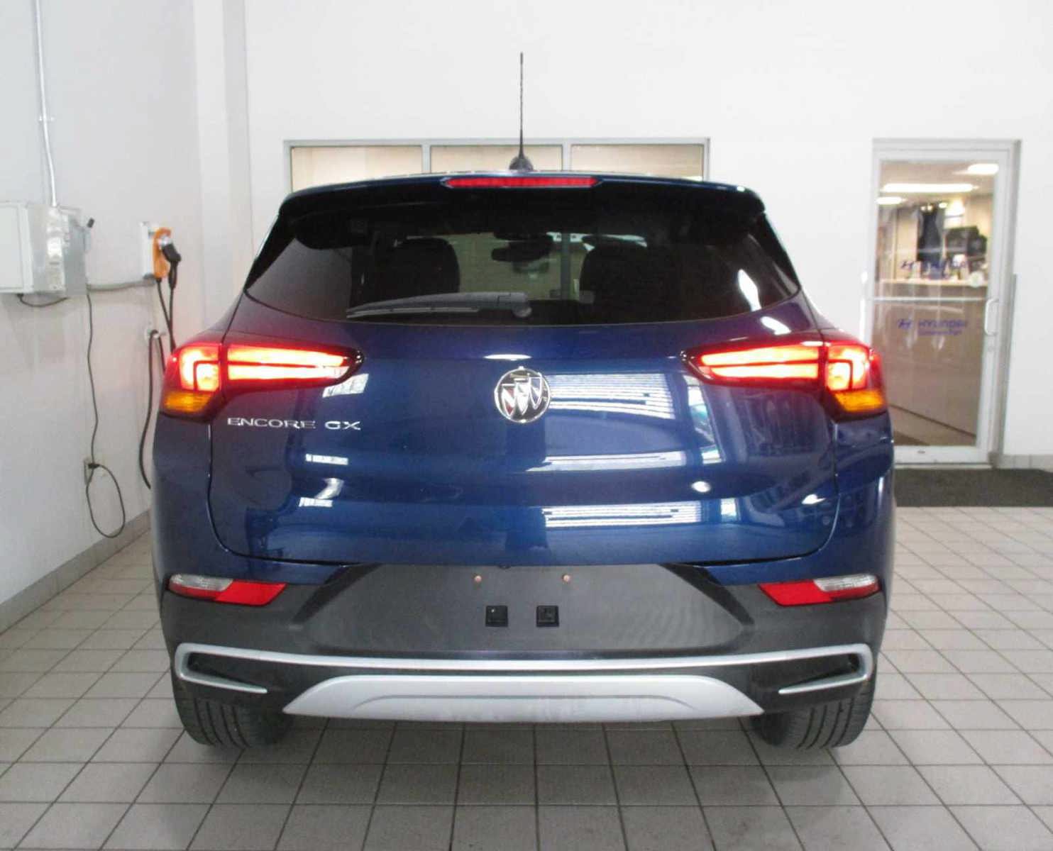Used 2022 Buick Encore GX Preferred w/ Cold Weather Comfort Package FWD image 17