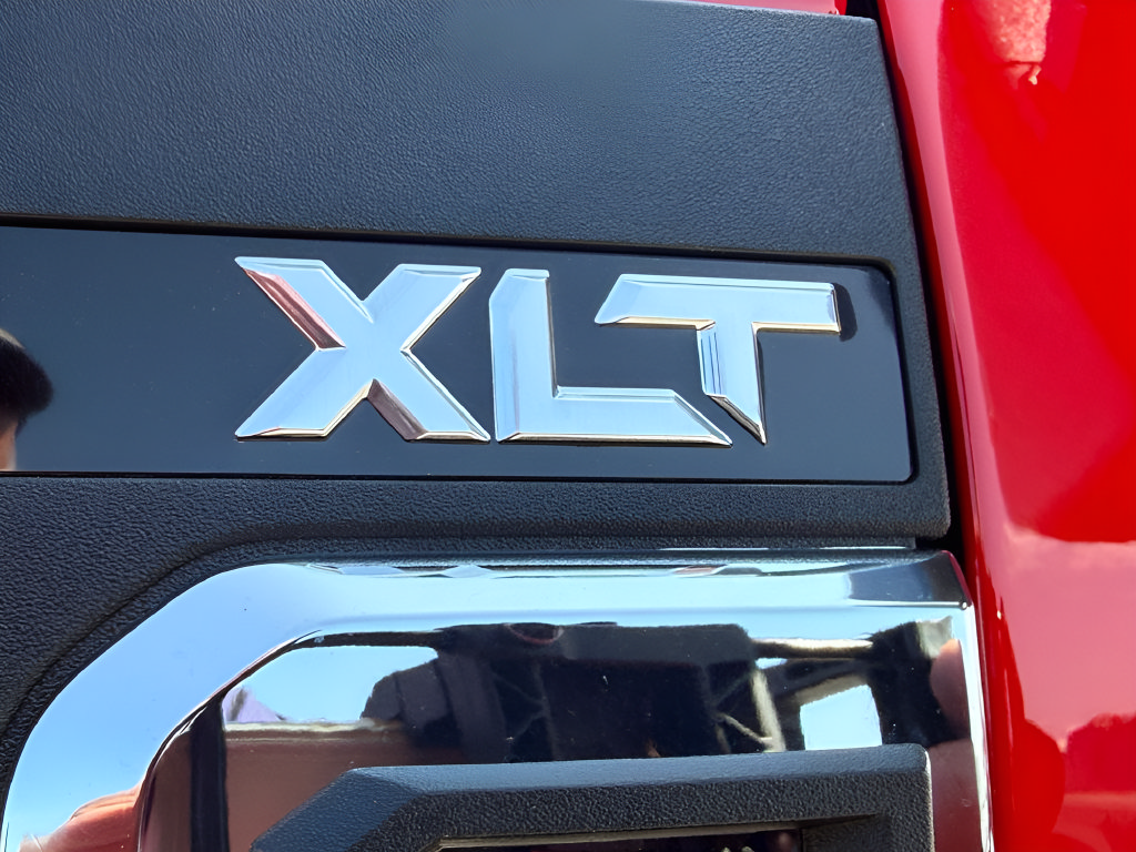 New 2026 Ford F250 XLT w/ XLT Premium Package AWD/4WD image 18