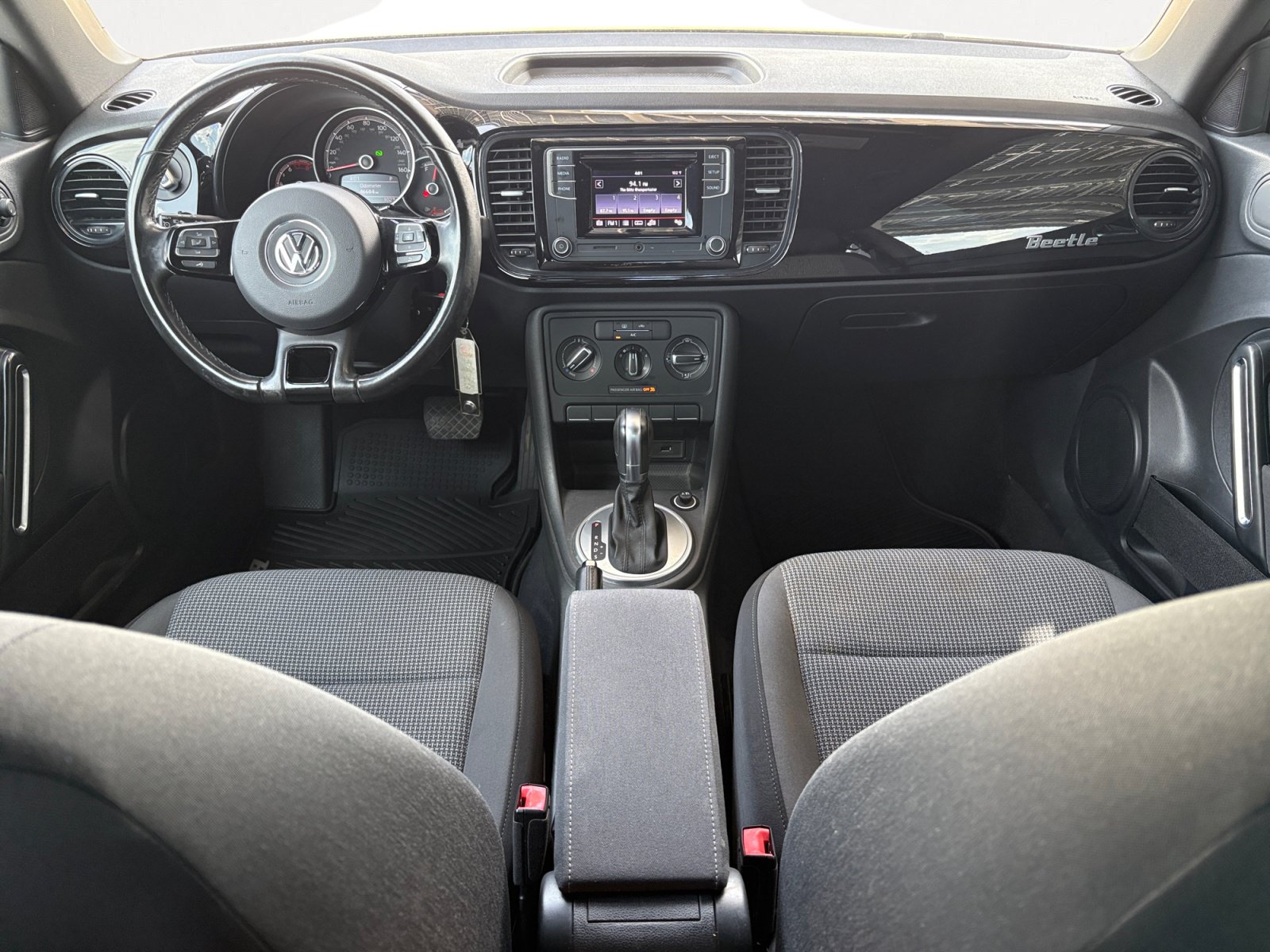 Used 2018 Volkswagen Beetle 2.0T S FWD image 4