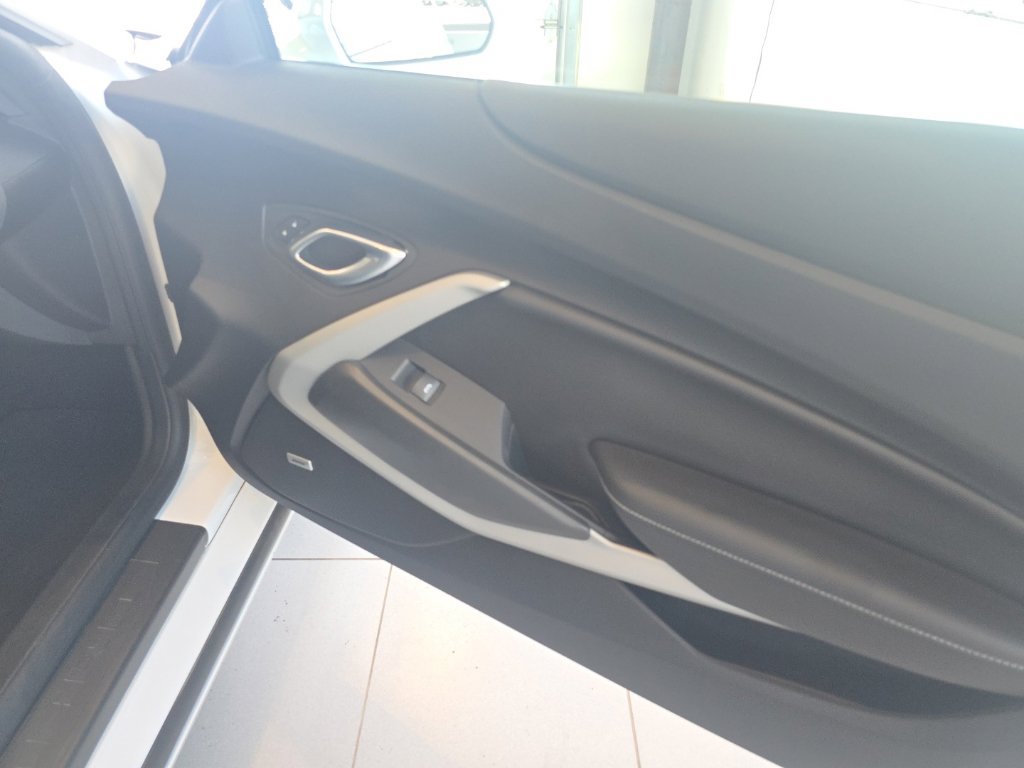 Used 2022 Chevrolet Camaro LT w/ RS Package RWD image 7