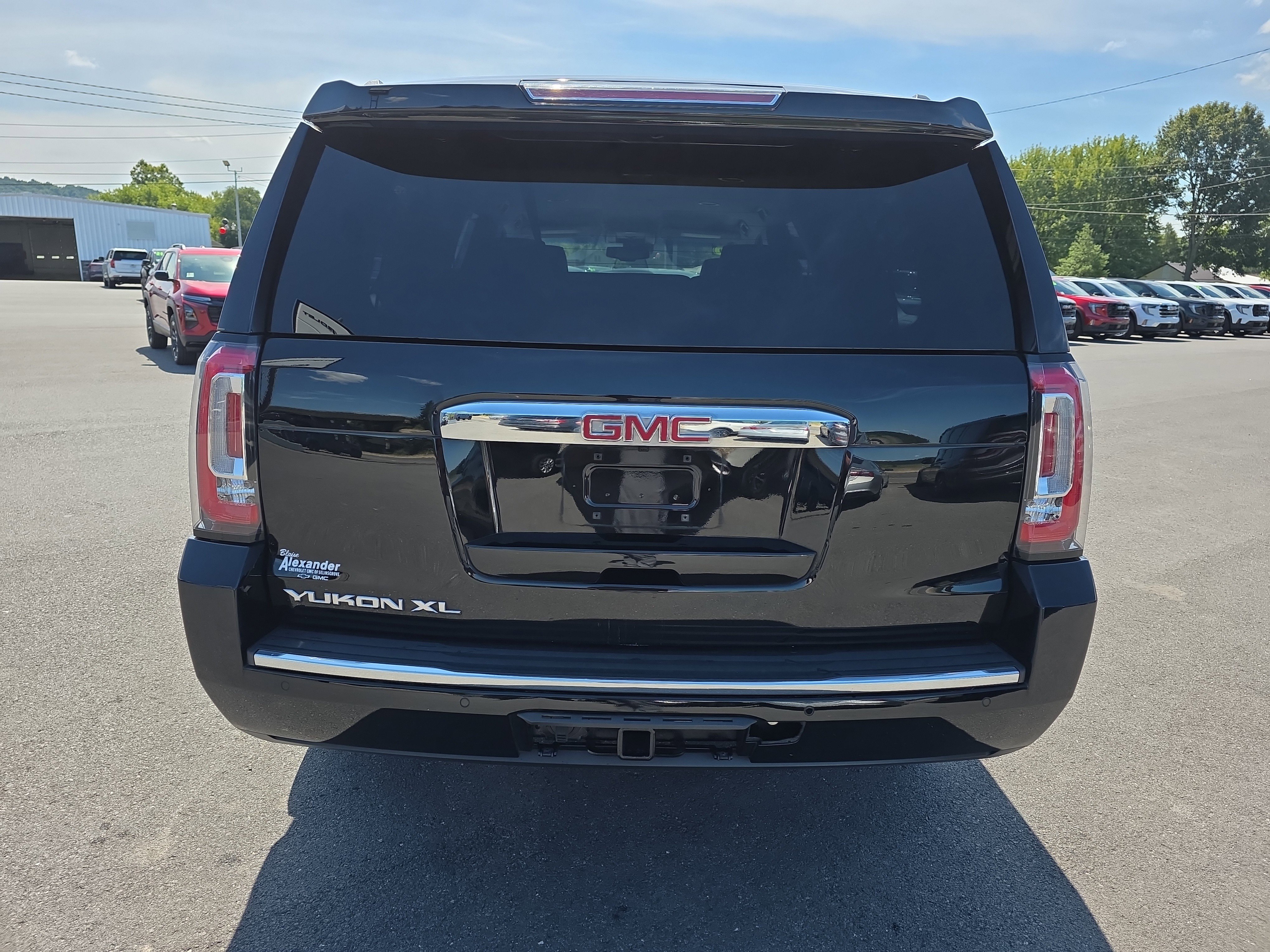 Used 2018 GMC Yukon XL Denali image 4