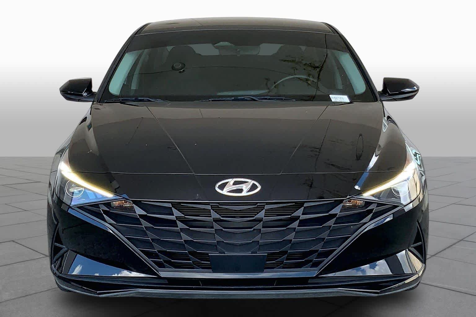 Used 2023 Hyundai Elantra SEL w/ Convenience Package FWD image 4