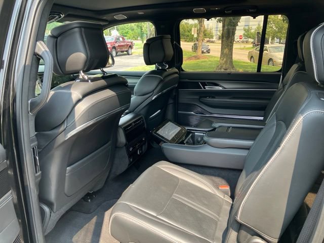 Used 2023 Jeep Grand Wagoneer Series II AWD/4WD image 19