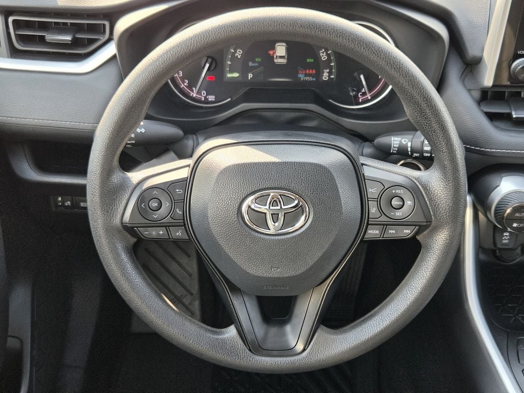Used 2025 Toyota RAV4 XLE FWD image 15