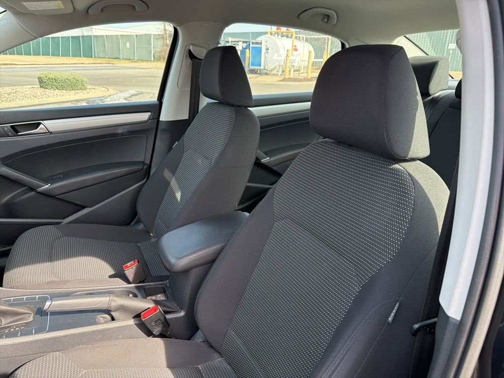 Used 2017 Volkswagen Passat 1.8T S image 13