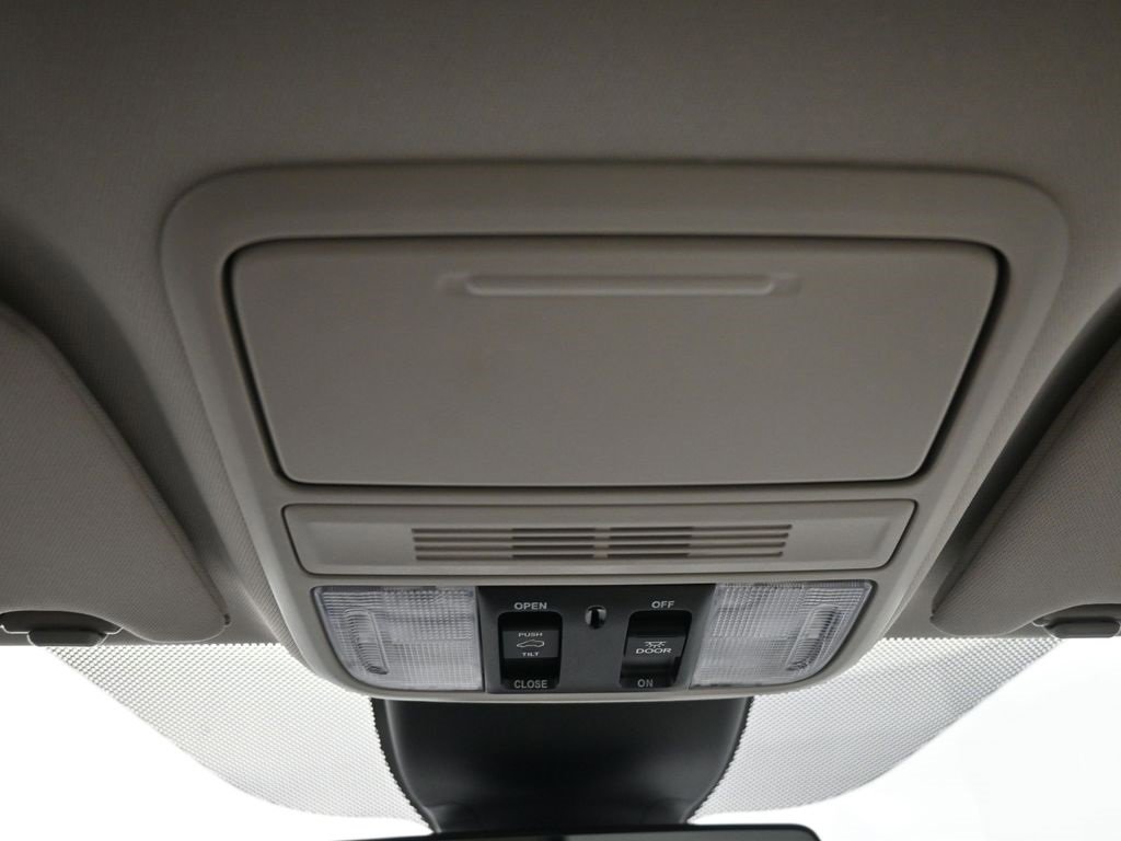 Certified 2025 Honda Odyssey Touring image 17