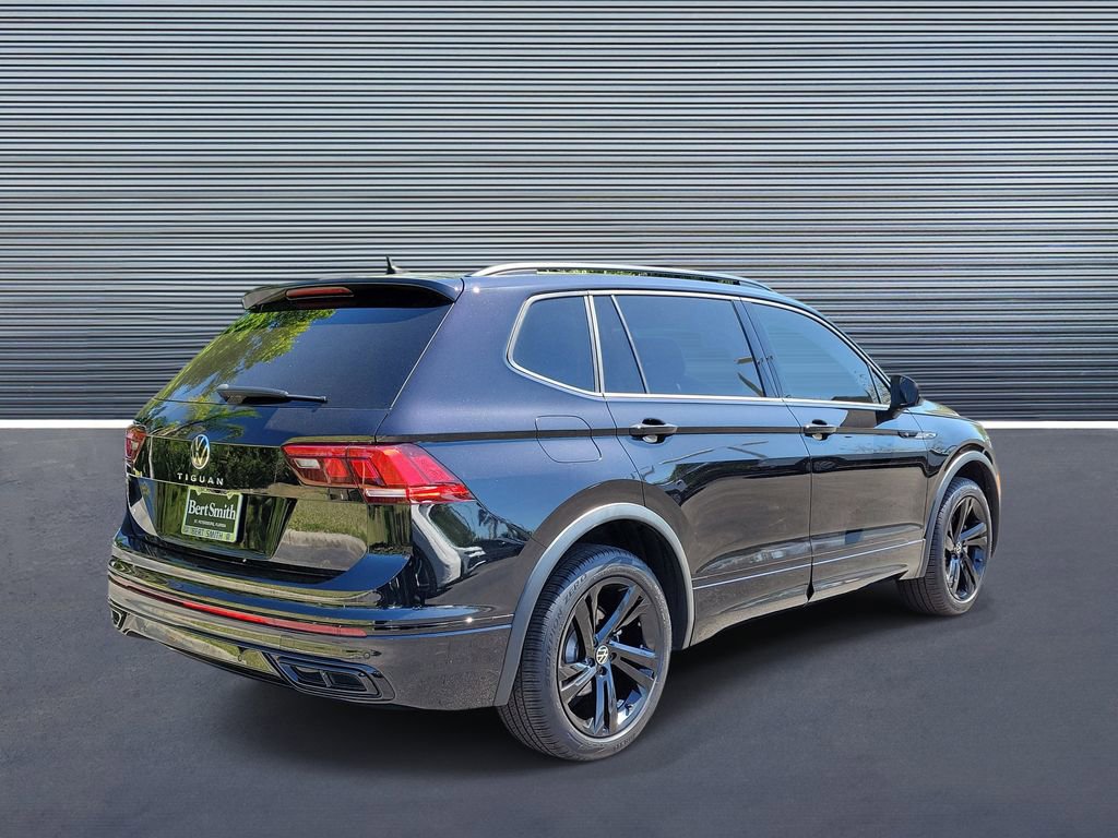 Used 2023 Volkswagen Tiguan SE R-Line image 3