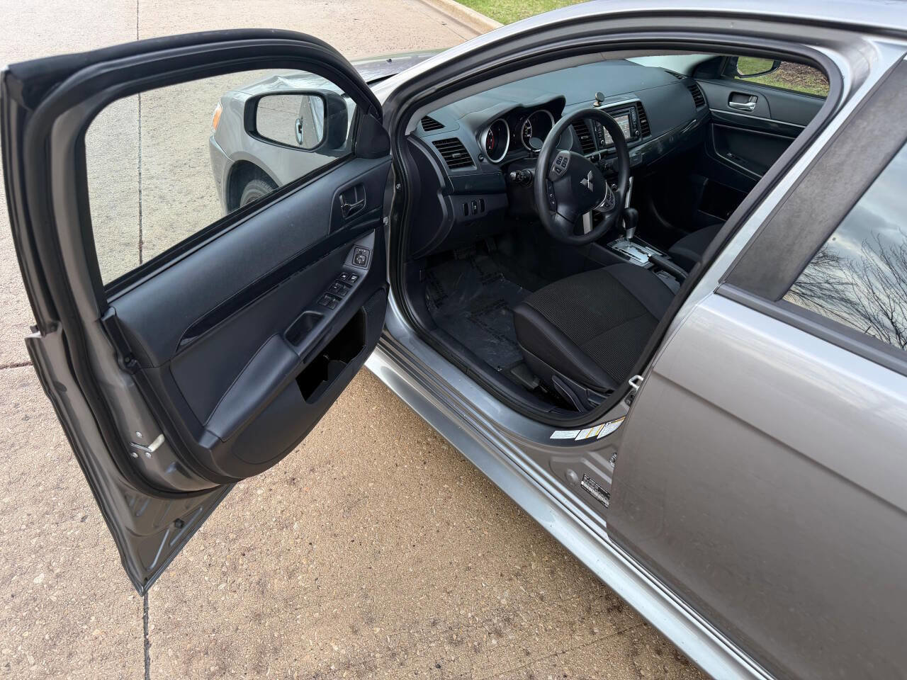 Used 2017 Mitsubishi Lancer ES image 19