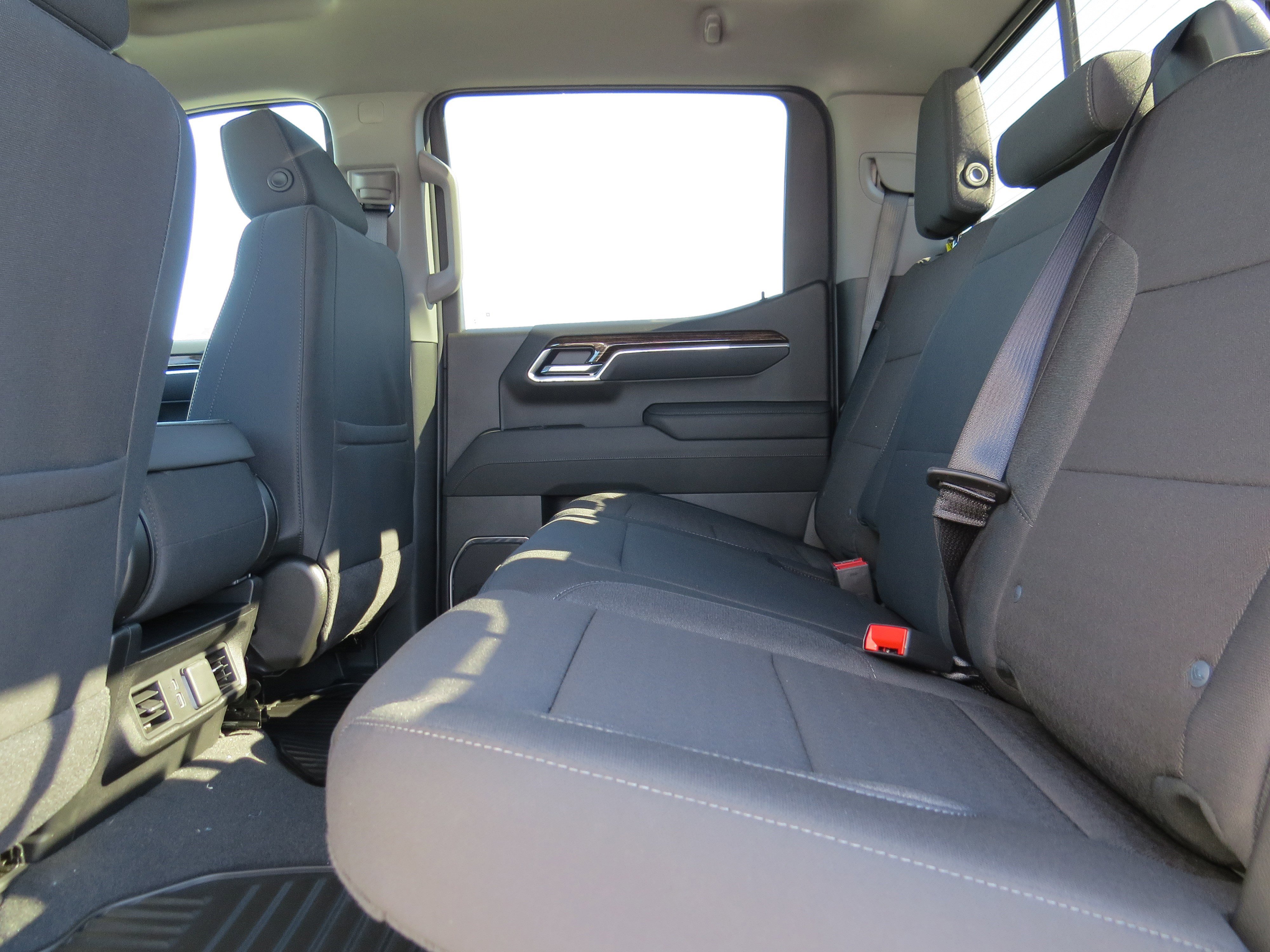 New 2026 GMC Sierra 1500 SLE w/ Preferred Package image 14