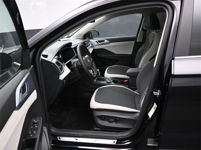 New 2026 Volkswagen Taos SE image 9