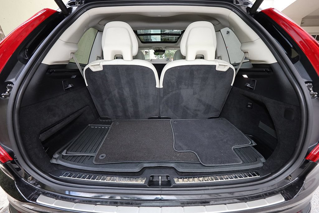 Used 2018 Volvo XC90 T6 Momentum w/ Convenience Package AWD/4WD image 35