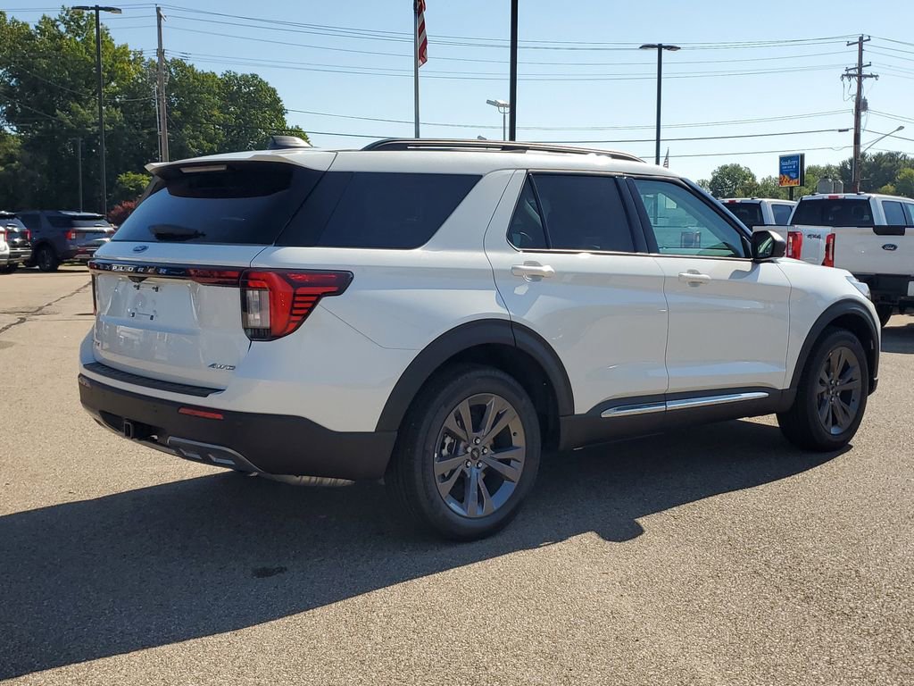 New 2025 Ford Explorer Active image 3