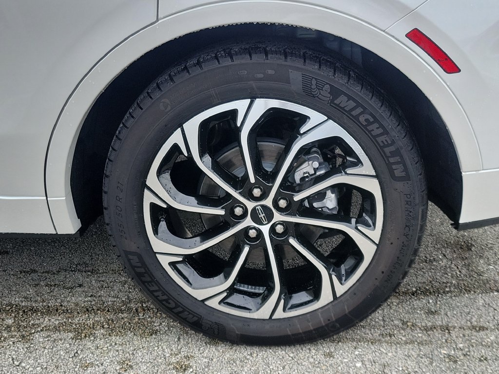 Certified 2026 Lincoln Nautilus Reserve AWD/4WD image 5