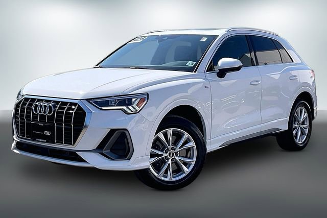 Certified 2023 Audi Q3 2.0T Premium w/ Convenience Package image 2