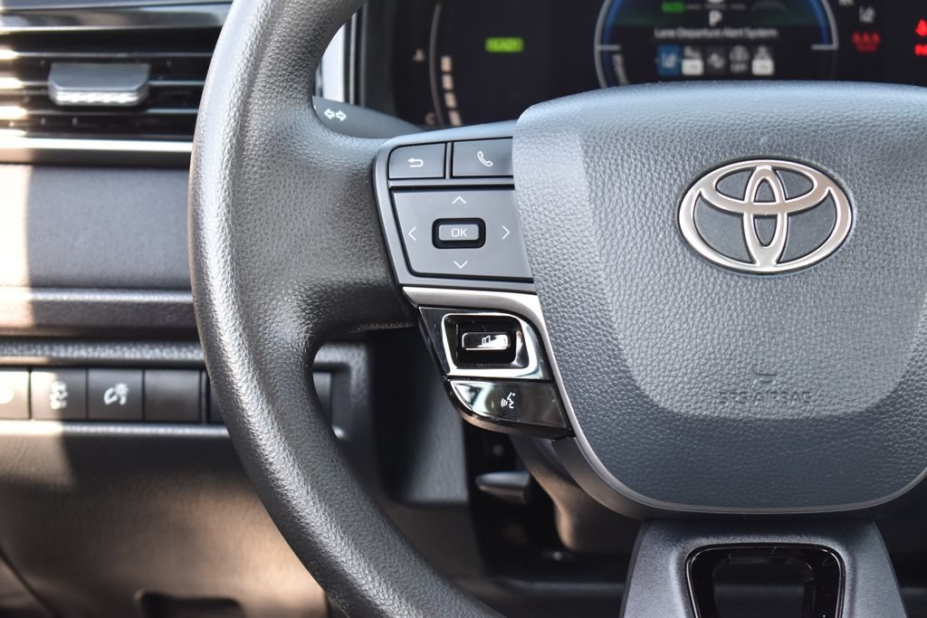 Used 2025 Toyota Camry LE FWD image 17