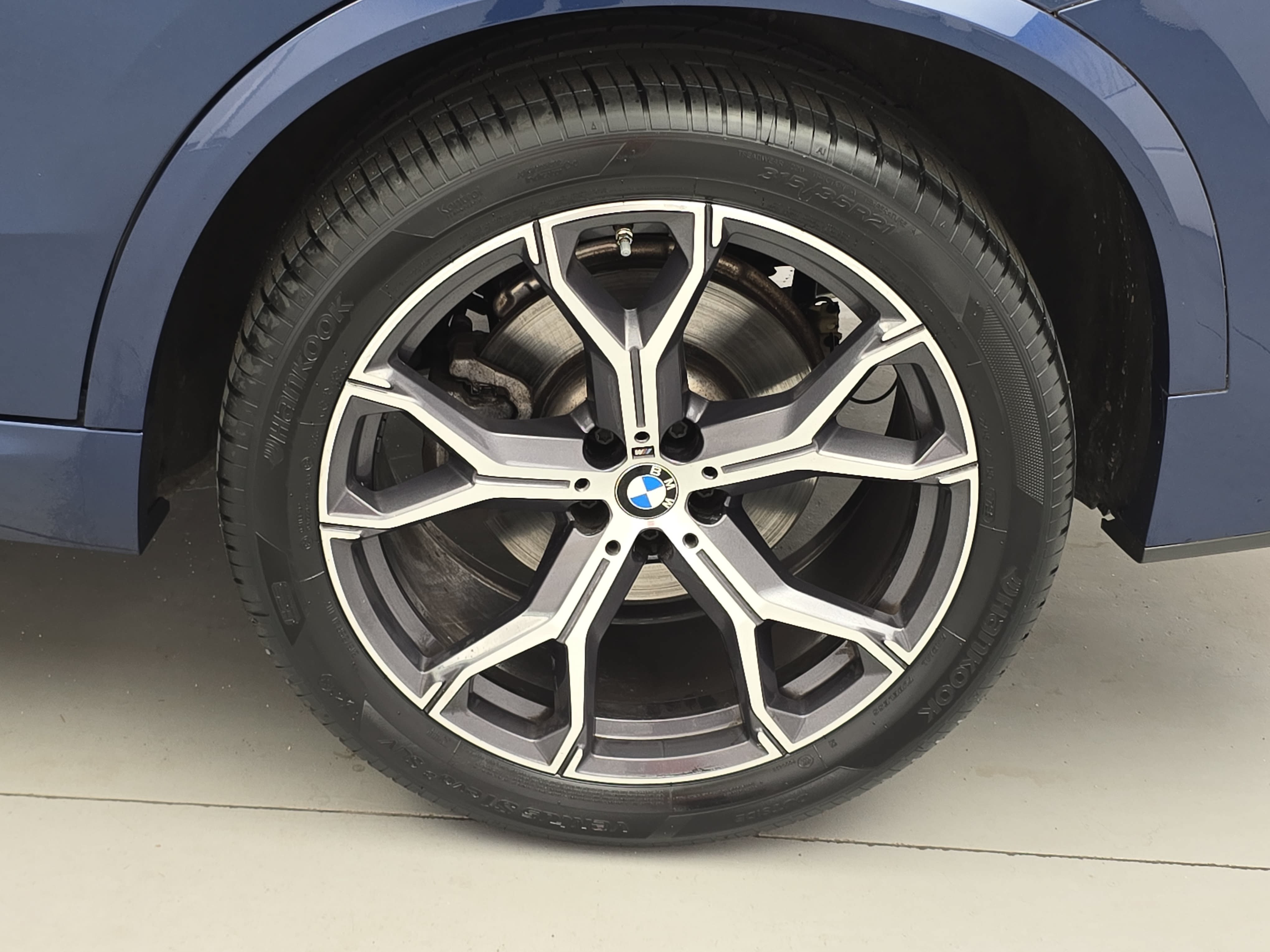 Used 2021 BMW X5 xDrive40i w/ M Sport Package AWD/4WD image 34