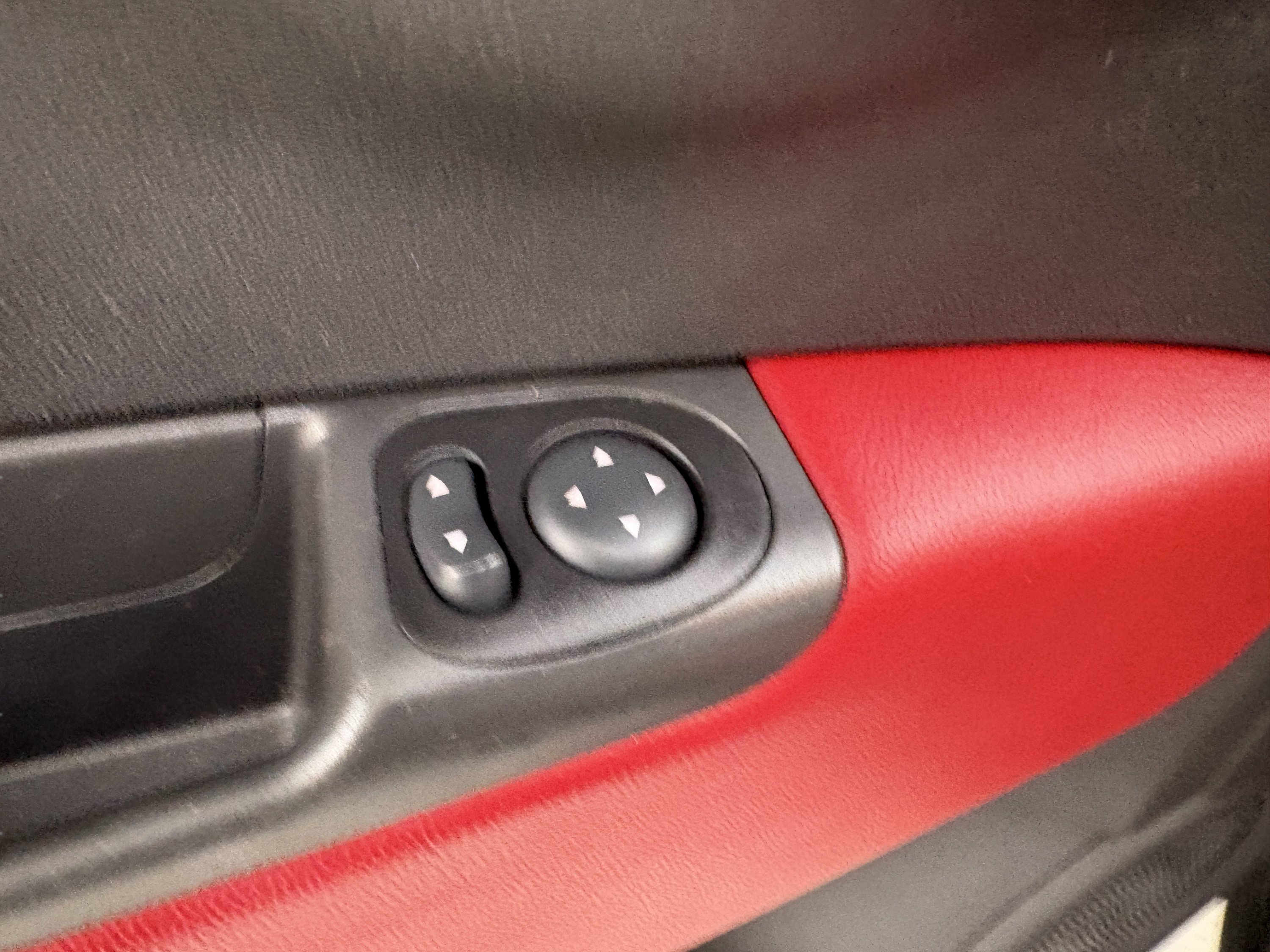 Used 2013 FIAT 500 Lounge w/ Luxury Leather Pkg FWD image 22