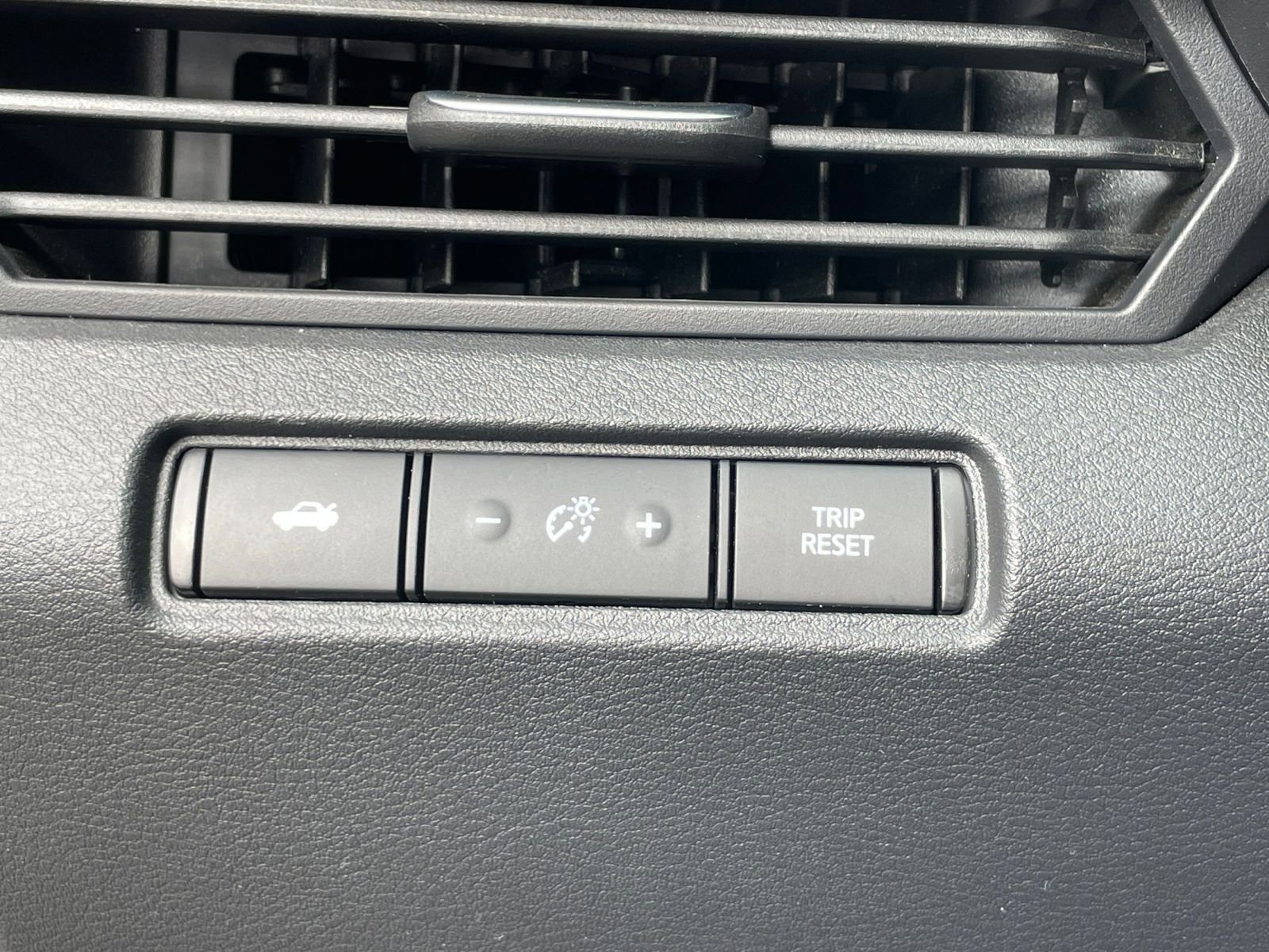 Used 2025 Nissan Altima 2.5 SV image 23