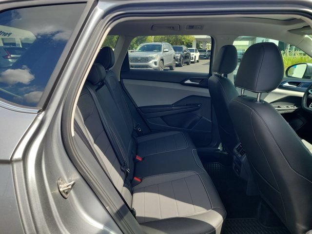 Certified 2023 Volkswagen Taos SE FWD image 8
