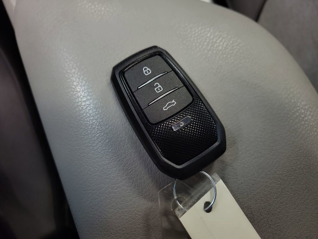 Used 2020 Toyota Camry LE w/ Sunroof Package image 15