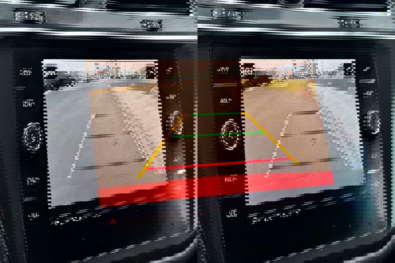 Used 2019 Volkswagen Tiguan SE image 19