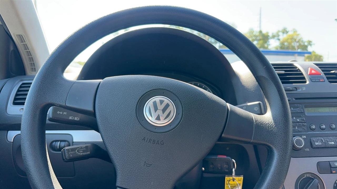 Used 2005 Volkswagen Jetta Value Edition FWD image 33