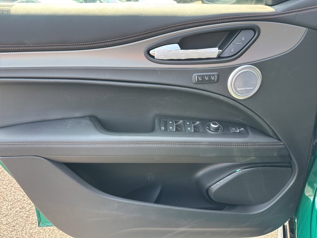 New 2025 Alfa Romeo Stelvio Sprint image 12