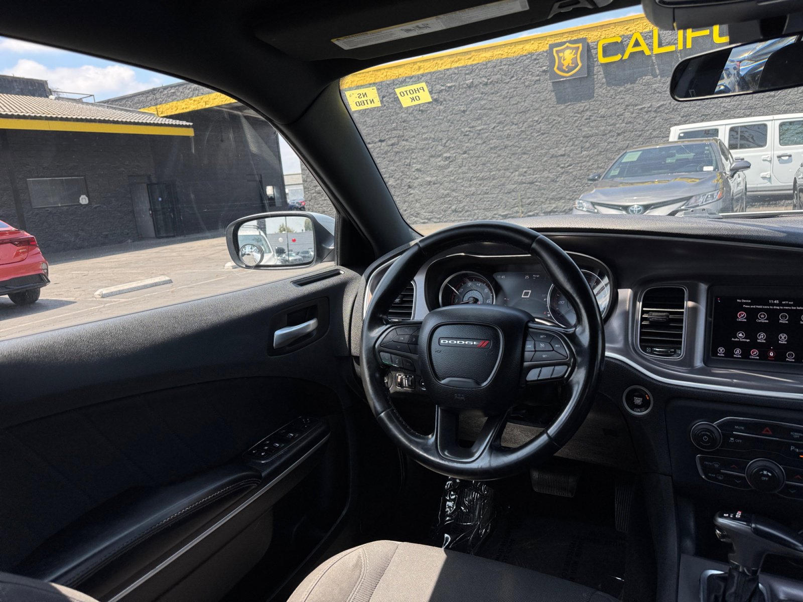 Used 2019 Dodge Charger SXT RWD image 17