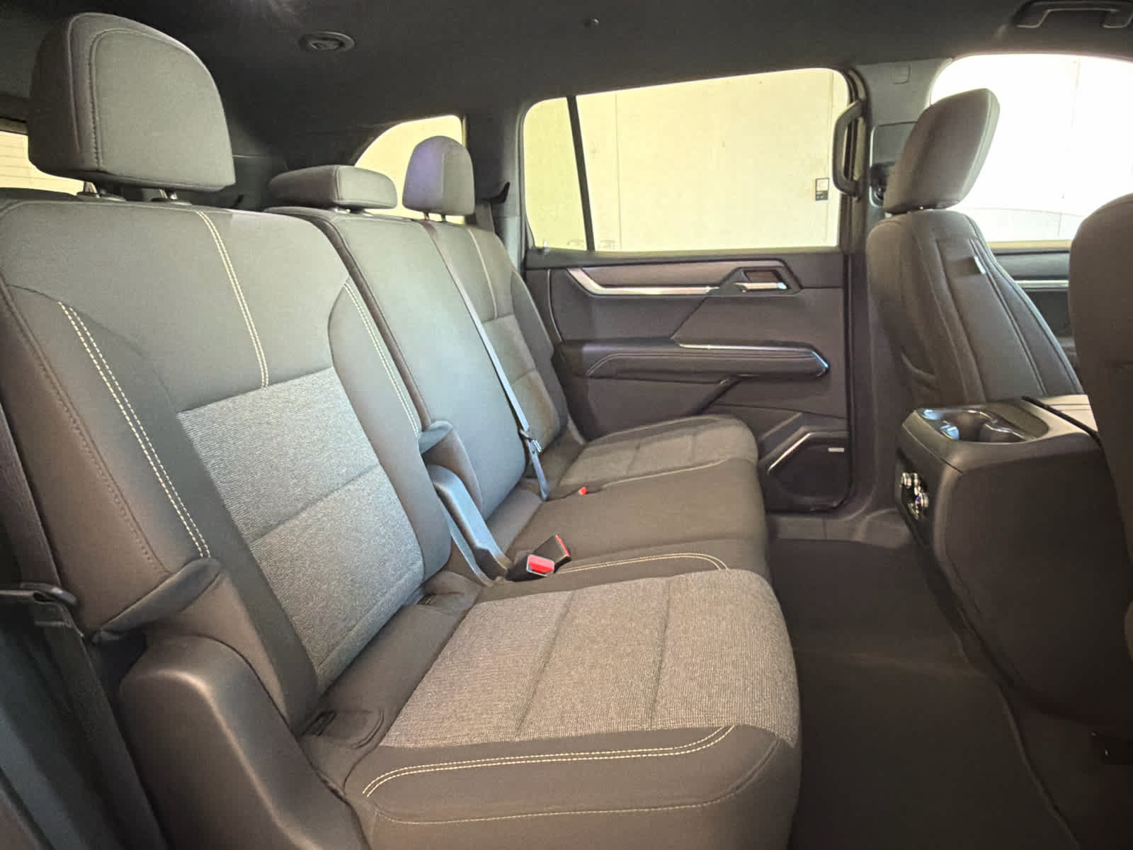 Used 2025 GMC Acadia Elevation FWD image 38
